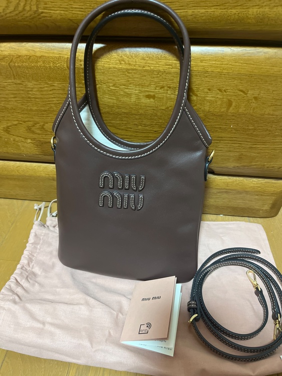 ミュウミュウ  （ブランドバッグ）の商品画像 - 査定依頼日：2026年4月5日 - 最高査定価格：180,000円