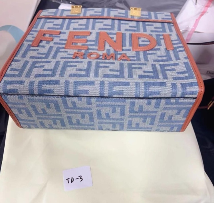 フェンディ  （ブランドバッグ）の商品画像 - 査定依頼日：2025年8月15日 - 最高査定価格：185,000円
