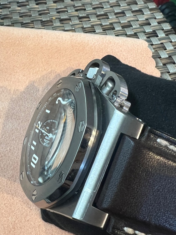 オーデマピゲ ロイヤルオークオフショア （高級時計）の商品画像 - 査定依頼日：2026年1月30日 - 最高査定価格：3,300,000円