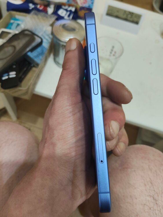 iPhone iPhone 16 128GB au（スマホ）の商品画像 - 査定依頼日：2026年7月15日 - 最高査定価格：80,000円