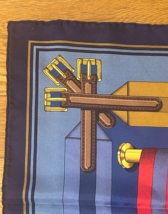 品　HERMES カレ90 スカーフ ベルト柄　サングル（古着・ファッション）の商品画像 - 査定依頼日：2026年8月25日 - 最高査定価格：100,000円