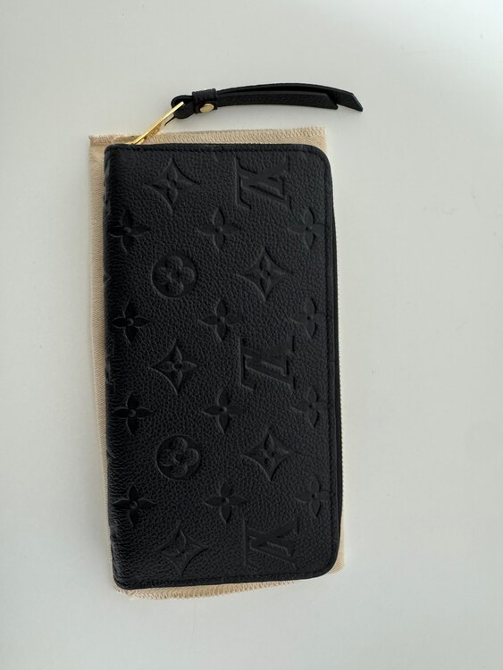 M61864　（ブランド財布・小物）の商品画像 - 査定依頼日：2025年1月20日 - 最高査定価格：70,000円