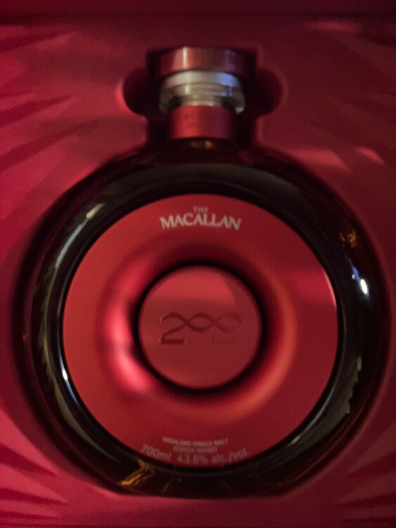 マッカラン200周年 タイムスペース（お酒）の商品画像 - 査定依頼日：2024年12月12日 - 最高査定価格：240,000円