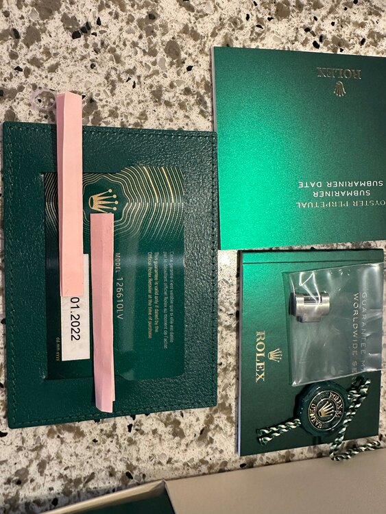 サブマリーナーグリーン（高級時計）の商品画像 - 査定依頼日：2025年2月21日 - 最高査定価格：2,100,000円