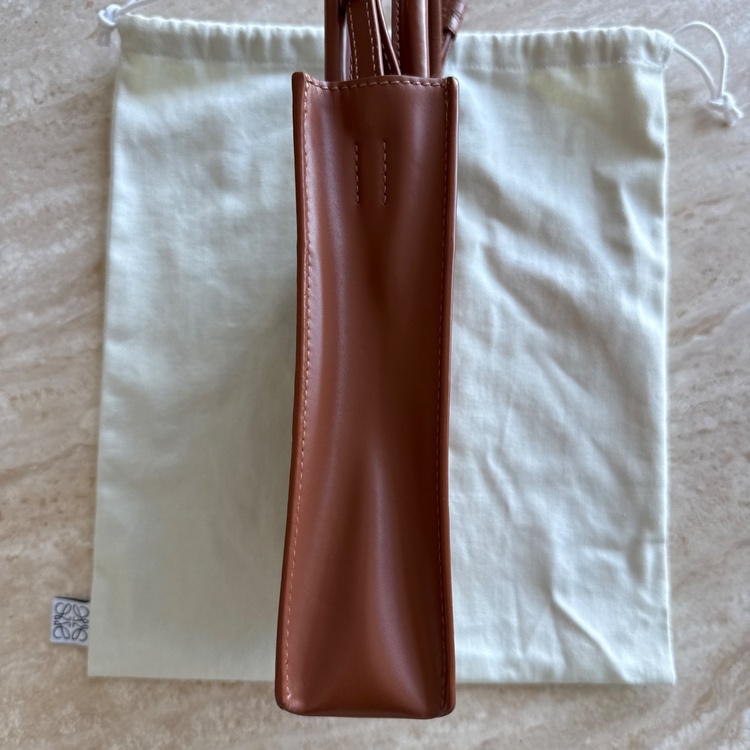 LOEWE ロエベ スタンダード A5 トート（ブランドバッグ）の商品画像 - 査定依頼日：2026年10月2日 - 最高査定価格：80,000円