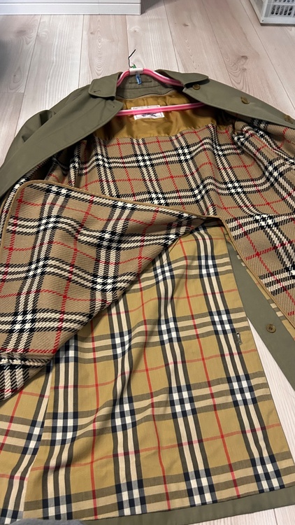 バーバリー　コート　FD080-940-78（古着・ファッション）の商品画像 - 査定依頼日：2026年1月9日 - 最高査定価格：5,000円