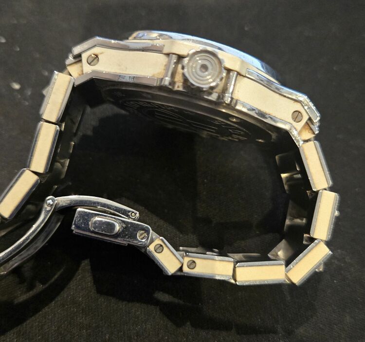  361 SE 2010 RW 1104 ダイヤベゼル レディース（高級時計）の商品画像 - 査定依頼日：2025年9月7日 - 最高査定価格：990,000円