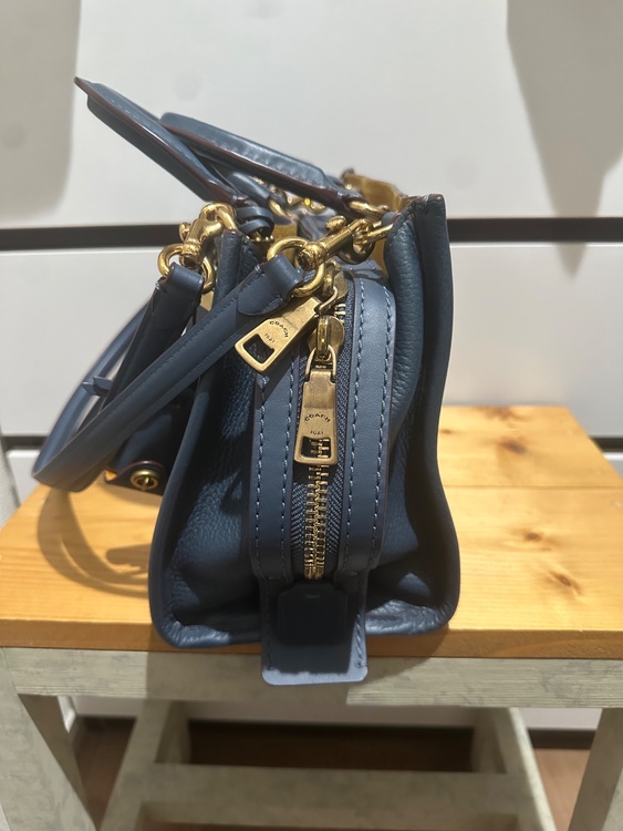 わからないです、、、ハワイで買いました（ブランドバッグ）の商品画像 - 査定依頼日：2026年9月8日 - 最高査定価格：6,000円