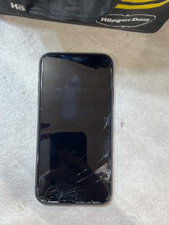 iPhone11 64GB docomo（スマホ）の商品画像 - 査定依頼日：2026年3月3日 - 最高査定価格：16,000円