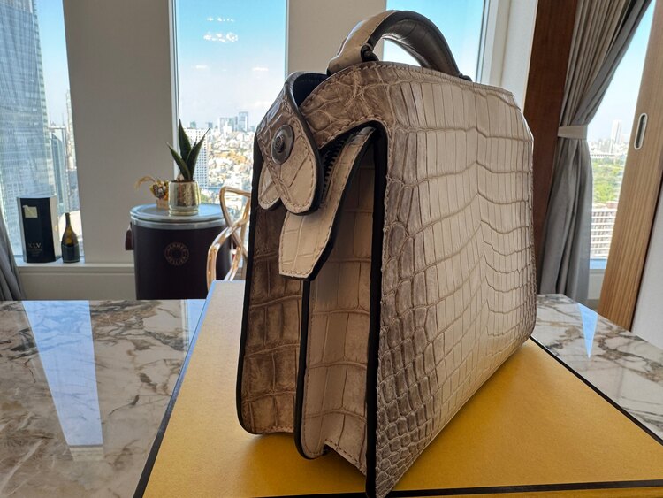 FENDI PEEKABOO ISEEU XCROSS Small クロコダイル（ブランドバッグ）の商品画像 - 査定依頼日：2025年4月15日 - 最高査定価格：550,000円