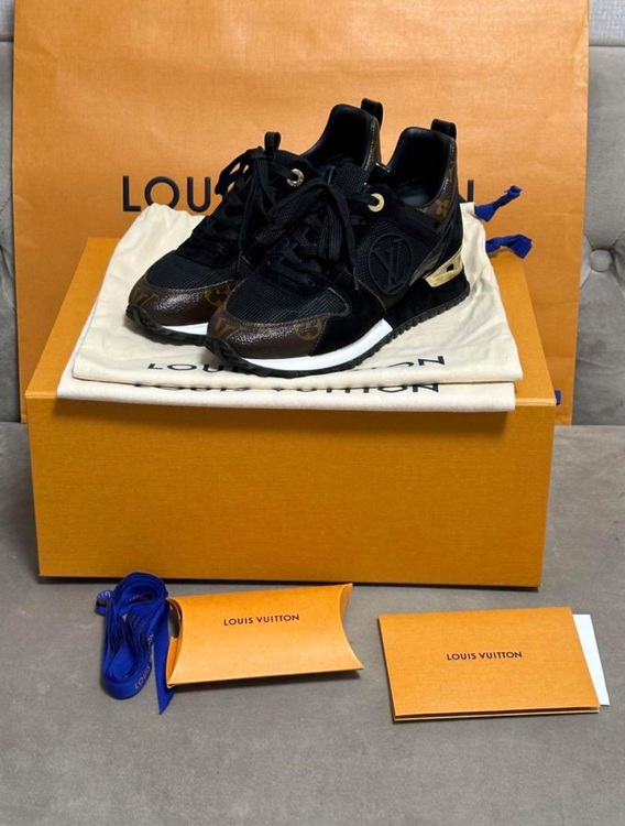 ランナーウェイスニーカー（古着・ファッション）の商品画像 - 査定依頼日：2025年6月24日 - 最高査定価格：40,000円