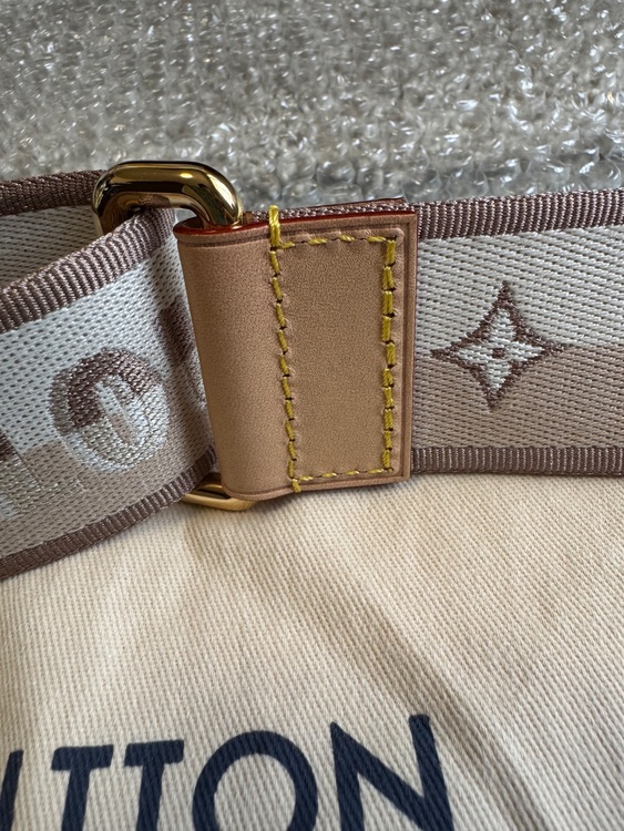 ネバーフルBBに付属のショルダーストラップです。（ブランド財布・小物）の商品画像 - 査定依頼日：2025年8月25日 - 最高査定価格：30,000円