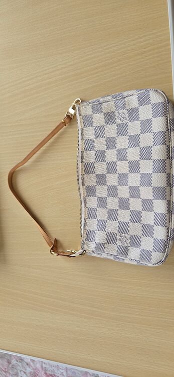 ダミエアズールポシェットアクセソワールポーチ（ブランドバッグ）の商品画像 - 査定依頼日：2025年9月20日 - 最高査定価格：40,000円