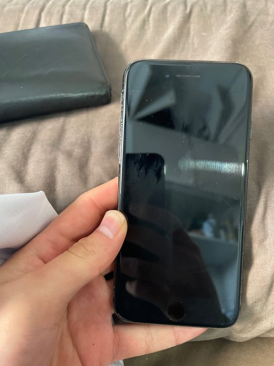 iPhone7（スマホ）の商品画像 - 査定依頼日：2023年2月23日 - 最高査定価格：3,400円