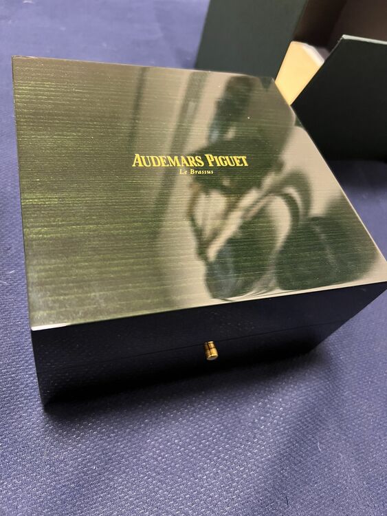 ロイヤルオーク 15400ST.OO.1220ST.01（高級時計）の商品画像 - 査定依頼日：2025年11月19日 - 最高査定価格：5,300,000円