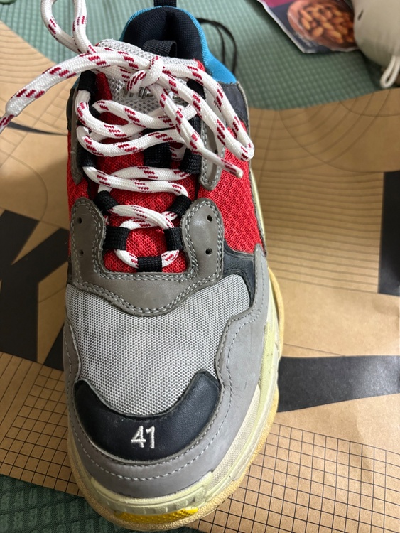 BALENCIAGA Triple S（古着・ファッション）の商品画像 - 査定依頼日：2026年4月11日 - 最高査定価格：13,000円