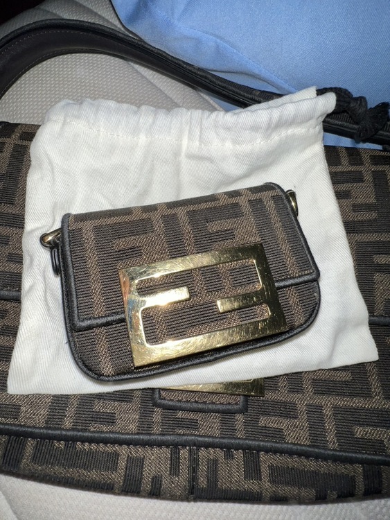 FENDI小型バッグ（ブランドバッグ）の商品画像 - 査定依頼日：2026年1月22日 - 最高査定価格：60,000円