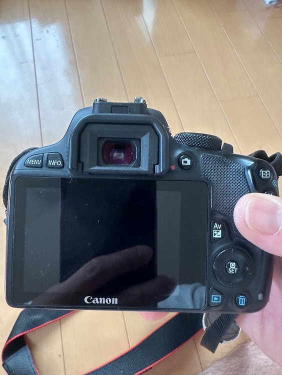 キヤノン キヤノン EOS Kiss X7 ダブルズームキット デジタル一眼レフ（カメラ）の商品画像 - 査定依頼日：2026年6月9日 - 最高査定価格：13,100円