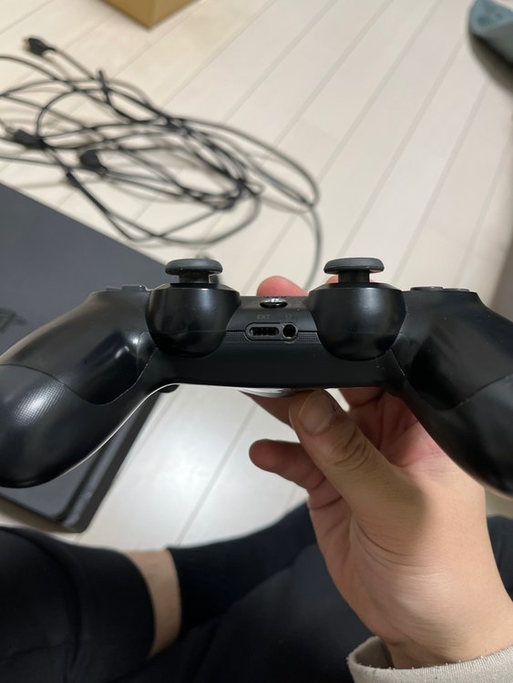 PlayStation4 CUH2100B（ゲーム機本体・ゲームソフト）の商品画像 - 査定依頼日：2023年3月20日 - 最高査定価格：6,000円