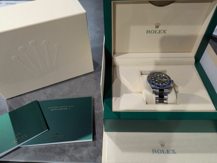 ロレックス GMTマスター 126710BLNR（高級時計）の商品画像 - 査定依頼日：2025年6月26日 - 最高査定価格：2,350,000円