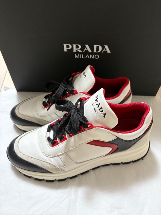 スニーカー（古着・ファッション）の商品画像 - 査定依頼日：2026年1月12日 - 最高査定価格：100,000円