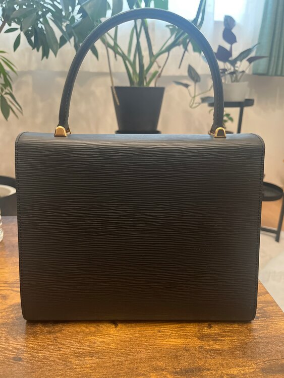 ルイヴィトン エピ （ブランドバッグ）の商品画像 - 査定依頼日：2025年4月2日 - 最高査定価格：50,000円