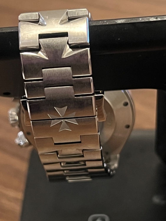 ヴァシュロン コンスタンタン オーヴァーシーズ （高級時計）の商品画像 - 査定依頼日：2026年2月19日 - 最高査定価格：3,000,000円