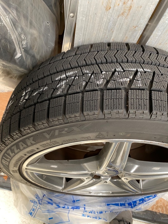 Benz W205 C200 & COMSのホイールとスタッドレスタイヤ（未使用（カー用品）の商品画像 - 査定依頼日：2026年2月11日 - 最高査定価格：10,000円