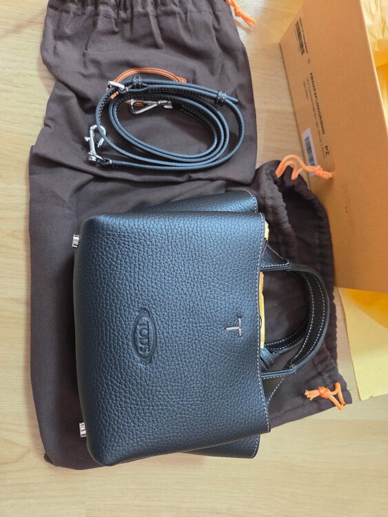 TOD'S マイクロ  XBWAPAFL000QRIB999（ブランドバッグ）の商品画像 - 査定依頼日：2026年3月1日 - 最高査定価格：100,000円