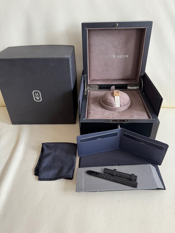 ハリーウィンストン AVCQHM16RR045 （高級時計）の商品画像 - 査定依頼日：2025年5月17日 - 最高査定価格：1,000,000円