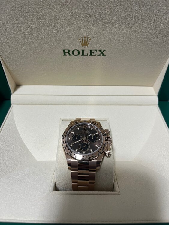 ロレックスデイトナチョコブラ（高級時計）の商品画像 - 査定依頼日：2025年4月15日 - 最高査定価格：7,000,000円