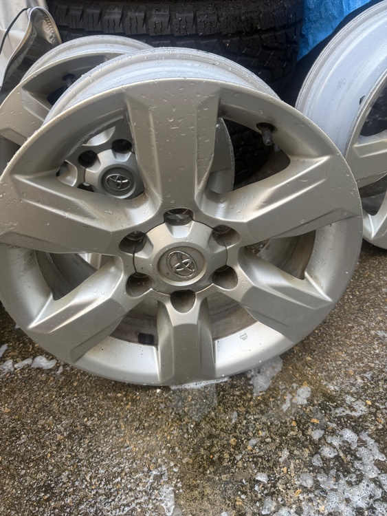 トヨタ純正17インチプラドホイール（カー用品）の商品画像 - 査定依頼日：2026年1月13日 - 最高査定価格：5,000円