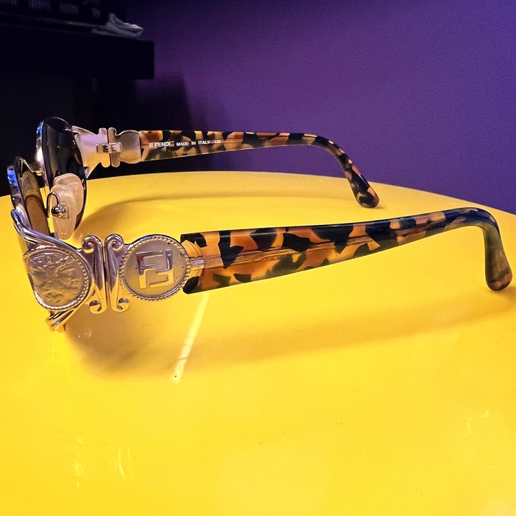 フェンディ  （ブランドバッグ）の商品画像 - 査定依頼日：2025年11月18日 - 最高査定価格：5,200円