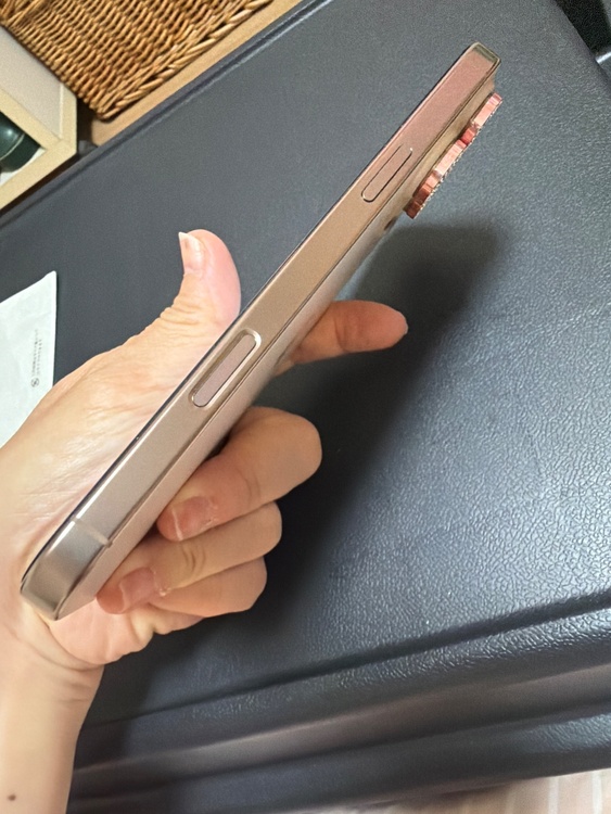 iPhone iPhone 16 Pro Max 256GB au（スマホ）の商品画像 - 査定依頼日：2026年8月4日 - 最高査定価格：143,500円