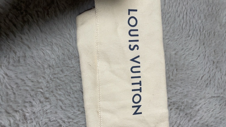 M68725（ブランド財布・小物）の商品画像 - 査定依頼日：2026年3月30日 - 最高査定価格：45,000円