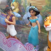 海外ディズニーストア　アラジンフィギュア（フィギュア・プラモデル）の商品画像 - 査定依頼日：2021年9月18日 - 最高査定価格：1,000円