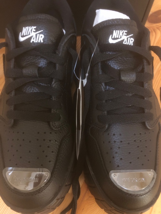 W AIR JORDAN 1 BROOKLYN LOW HF3184 001（古着・ファッション）の商品画像 - 査定依頼日：2026年10月11日 - 最高査定価格：8,000円