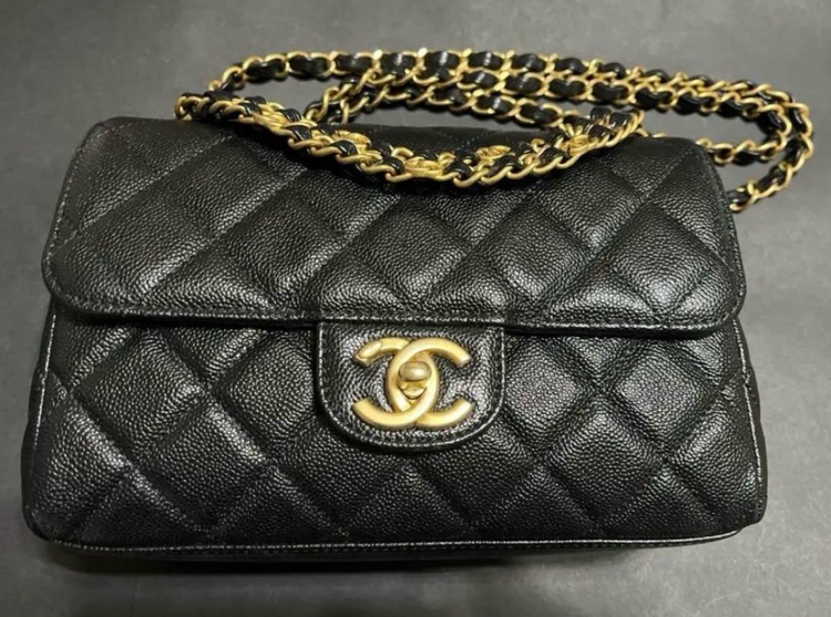 シャネル　マトラッセ　スモールフラップバッグ　ブラック　（ブランドバッグ）の商品画像 - 査定依頼日：2025年9月26日 - 最高査定価格：550,000円