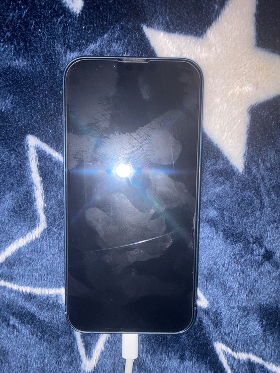 iPhone iPhone 13 128GB docomo（スマホ）の商品画像 - 査定依頼日：2026年6月9日 - 最高査定価格：33,000円