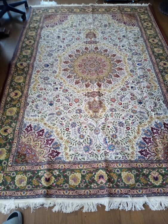 ペルシャ絨毯（家具・寝具）の商品画像 - 査定依頼日：2025年9月15日 - 最高査定価格：30,000円