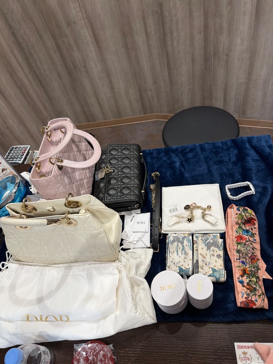 my DIOR.レディディオール.95.22.時計、ツイリー、バッグチャーム（ブランドバッグ）の商品画像 - 査定依頼日：2025年12月14日 - 最高査定価格：150,000円