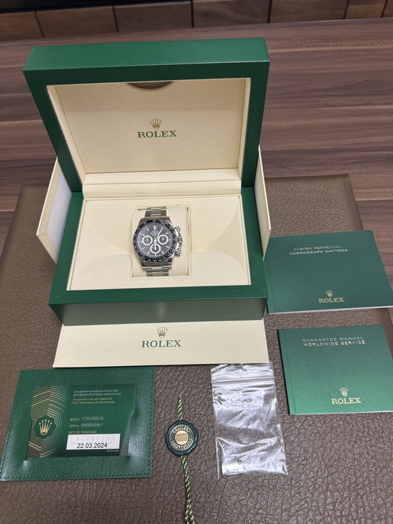 ロレックス デイトナ 126500Ln（高級時計）の商品画像 - 査定依頼日：2025年5月19日 - 最高査定価格：4,000,000円