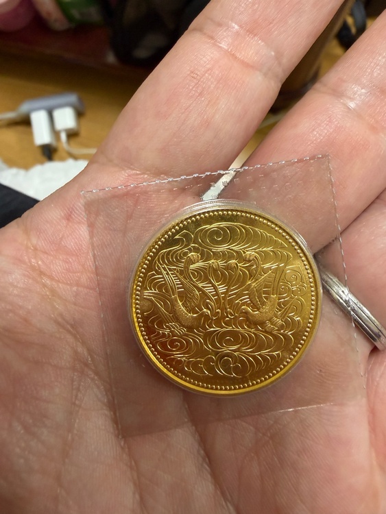 天皇陛下御在位60年記念 10万円金貨（金・貴金属）の商品画像 - 査定依頼日：2026年10月18日 - 最高査定価格：410,000円