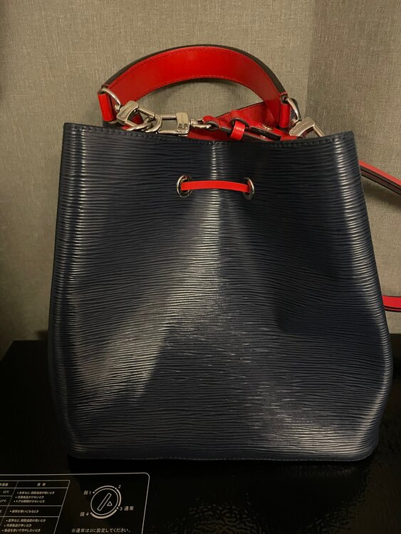 ルイヴィトン ネオノエ エピ M54367 バイカラー ネイビー レッド （ブランドバッグ）の商品画像 - 査定依頼日：2024年12月16日 - 最高査定価格：80,000円