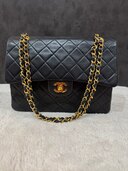 シャネル　ダブルフラップダブルチェーン（ブランドバッグ）の商品画像 - 査定依頼日：2025年3月29日 - 最高査定価格：300,000円