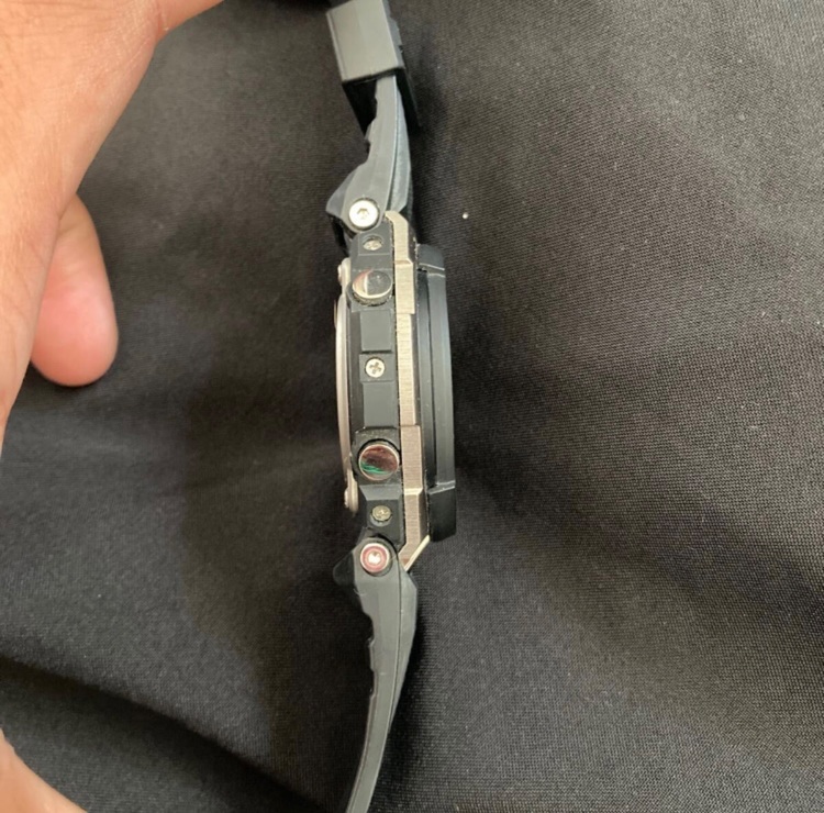 CASIO G-SHOCK GST-w300-1AJF（高級時計）の商品画像 - 査定依頼日：2025年7月12日 - 最高査定価格：10,000円