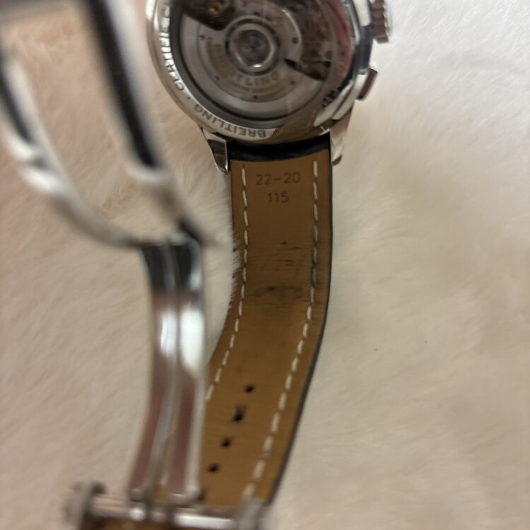 ブライトリング その他 AB011（高級時計）の商品画像 - 査定依頼日：2025年4月9日 - 最高査定価格：450,000円
