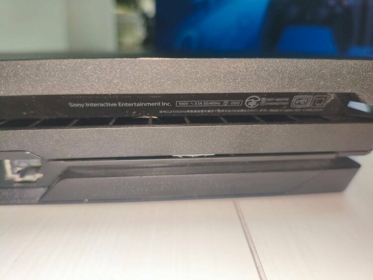 ps4 pro cuh7000B（ゲーム機本体・ゲームソフト）の商品画像 - 査定依頼日：2026年4月1日 - 最高査定価格：18,000円