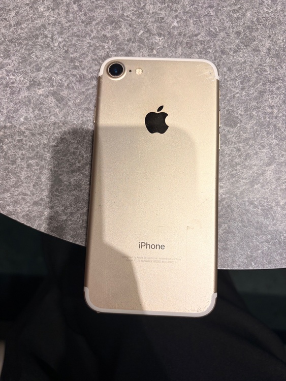 iPhone iPhone7 32GB Softbank（スマホ）の商品画像 - 査定依頼日：2026年5月31日 - 最高査定価格：1,500円