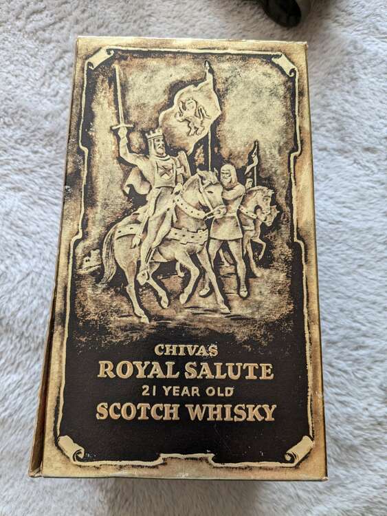 ウイスキー シーバスリーガル （お酒）の商品画像 - 査定依頼日：2025年1月23日 - 最高査定価格：4,000円